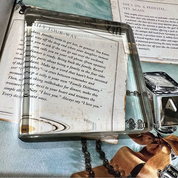 Set a 2 Clear Glass Paperweight Tiles - Picture 4 of 6